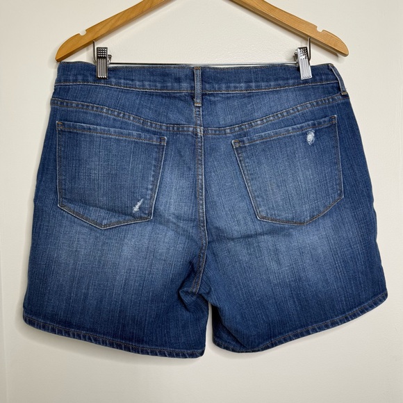 Old Navy Boyfriend Distressed Denim Jean Shorts Women’s Size 14 Blue 6” inseam - Picture 4 of 10